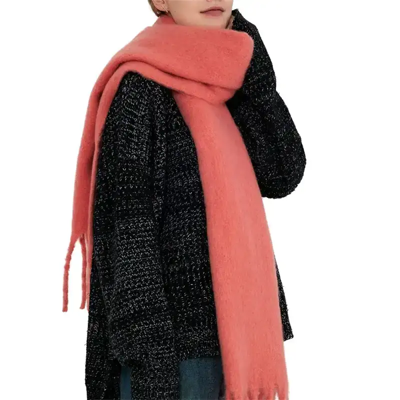 Cléora – Écharpe rose douce avec franges
