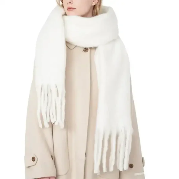 Écharpe blanche avec franges pour femme – Arvenia Accessoire élégant et chaud pour l'hiver