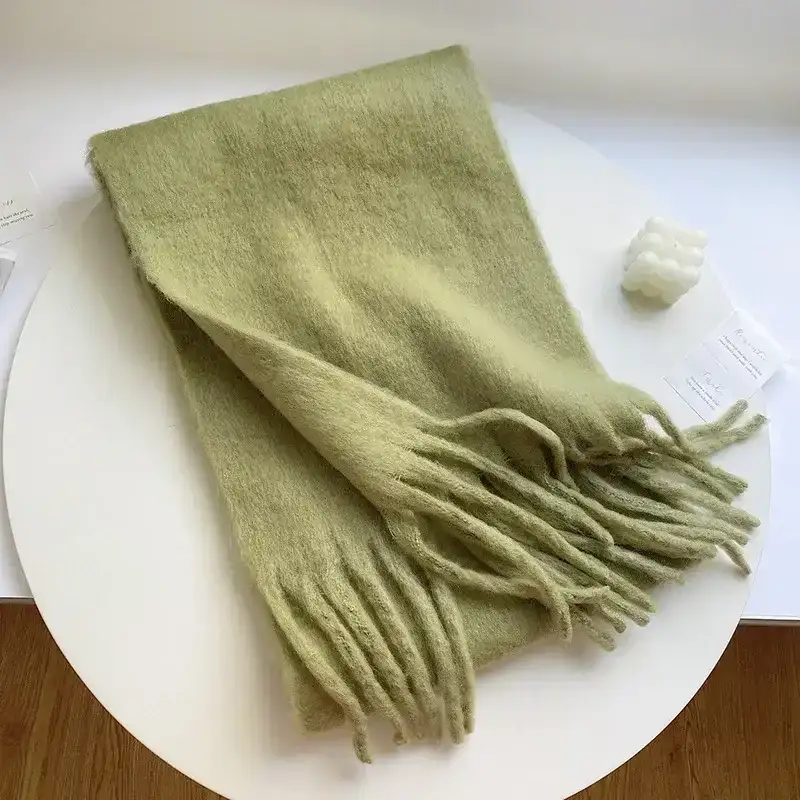 Oltharia – Écharpe douce en vert mousse