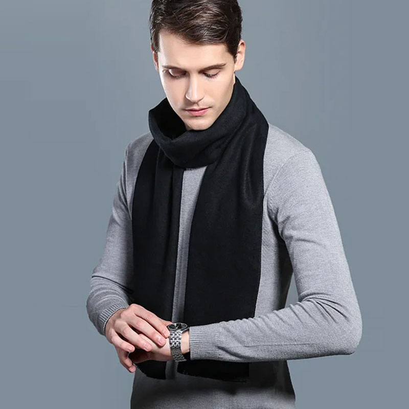 Écharpe-noire-unie-pour-homme