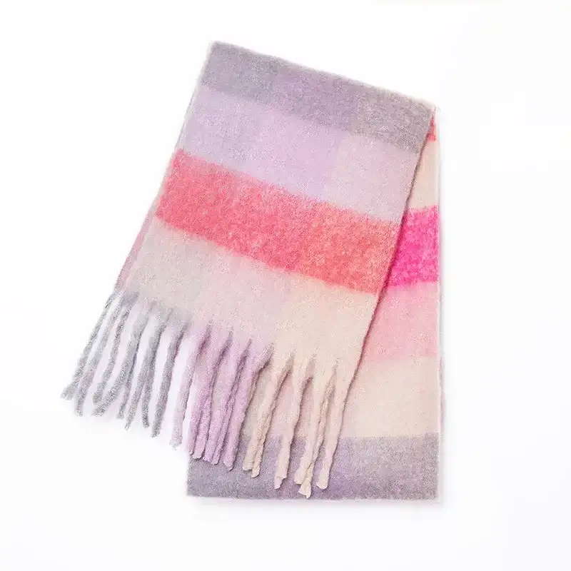Théa – Écharpe pastel douce avec franges