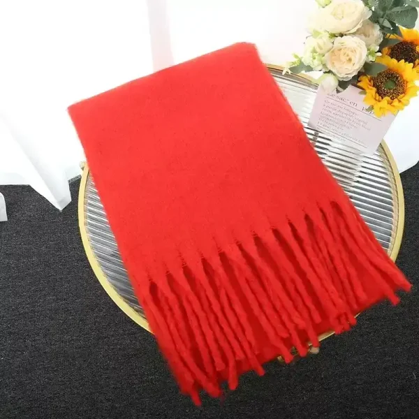 Xanthira – Écharpe rouge intense avec franges